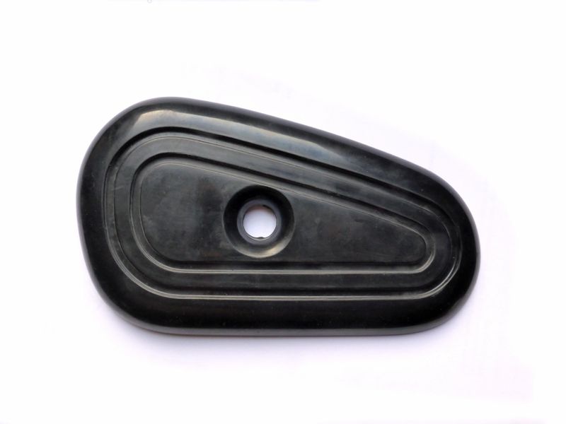 Knee pad on fuel tank LH, R25/3