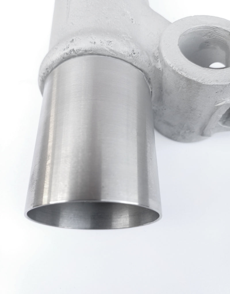 Service: replacement of grease cover on axle holder
