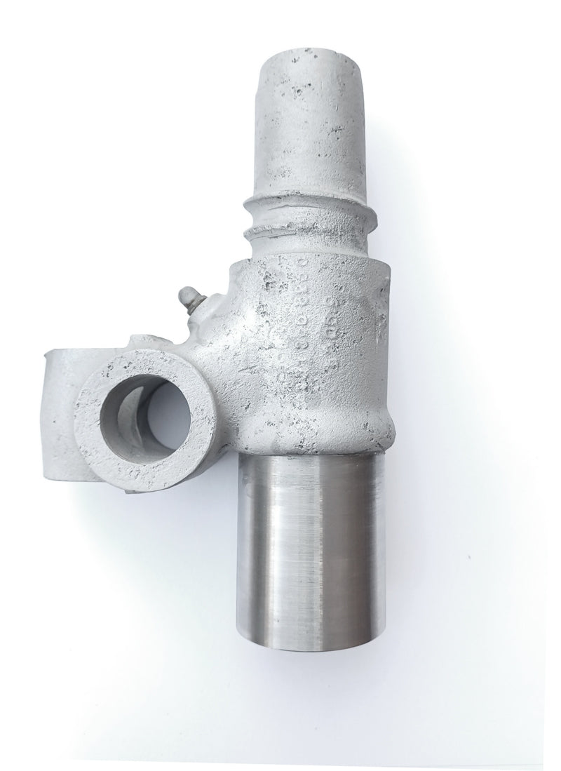 Service: replacement of grease cover on axle holder