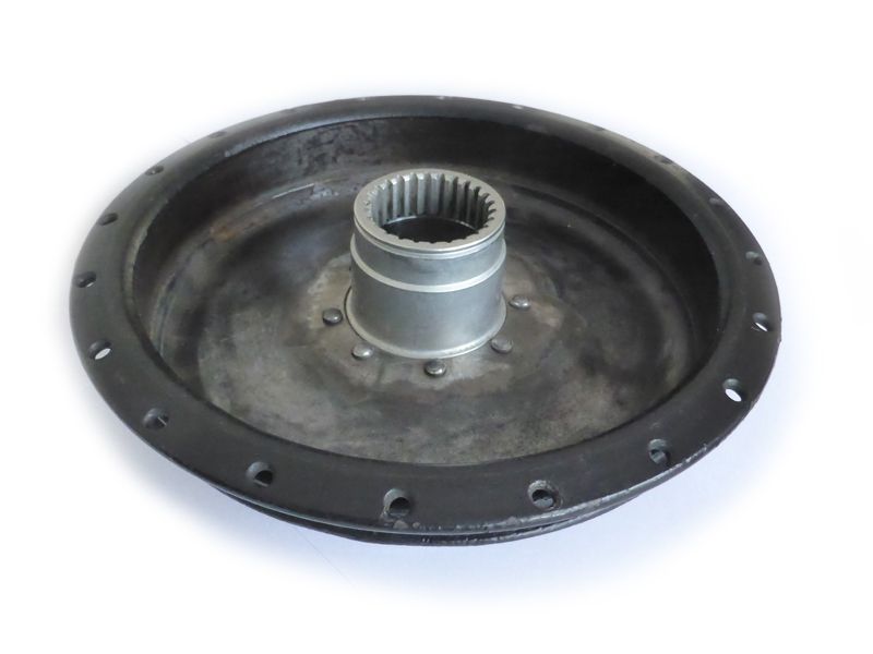 Service: wheels - riveting wheel hub in brake drum (half hub)