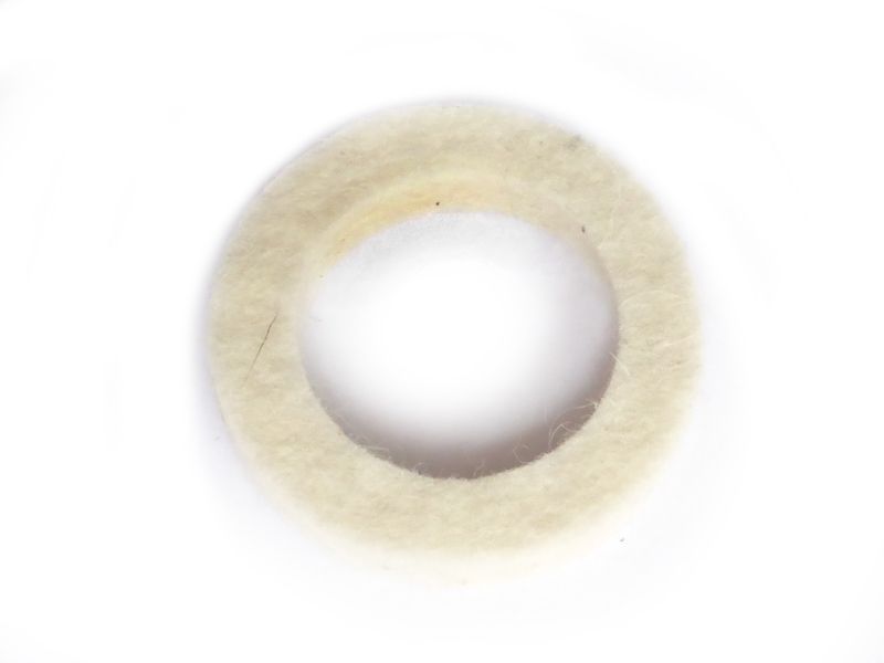 Felt ring for wheel bearing cover